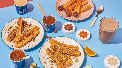 Deliciosos churros crujientes y dorados en Churrrs. Disfruta de esta tradicional delicia española, perfecta para acompañar con chocolate caliente o dulce de leche